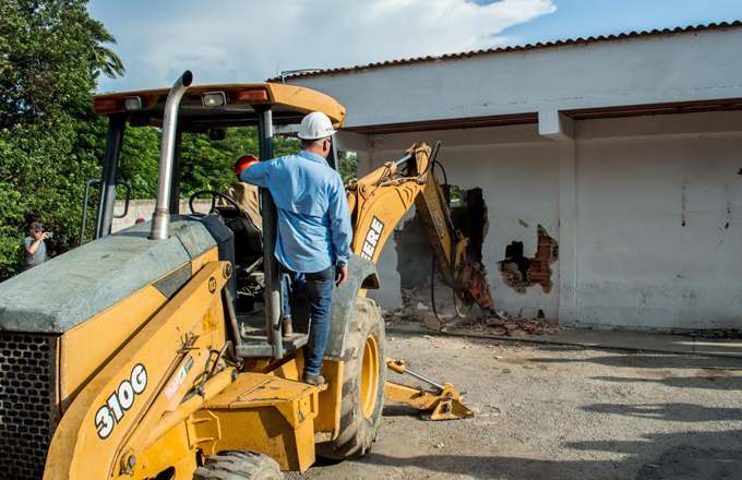 Demolicion sede Policia de Guacara
