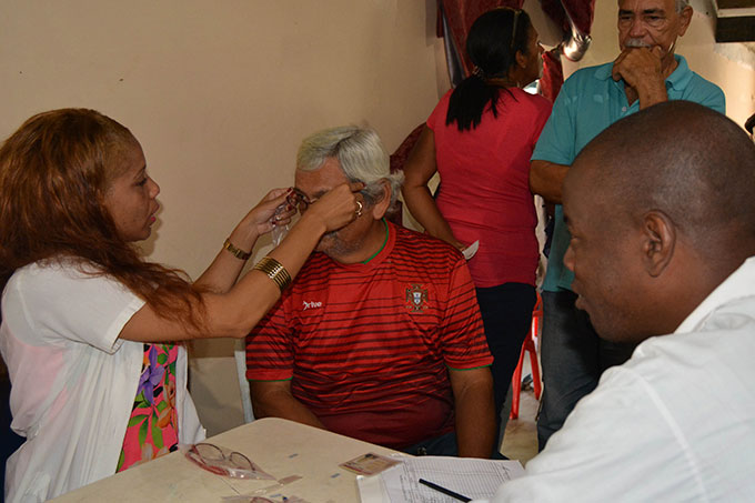 Realizaron operativo de entrega de lentes a los adultos mayores del municipio Libertador