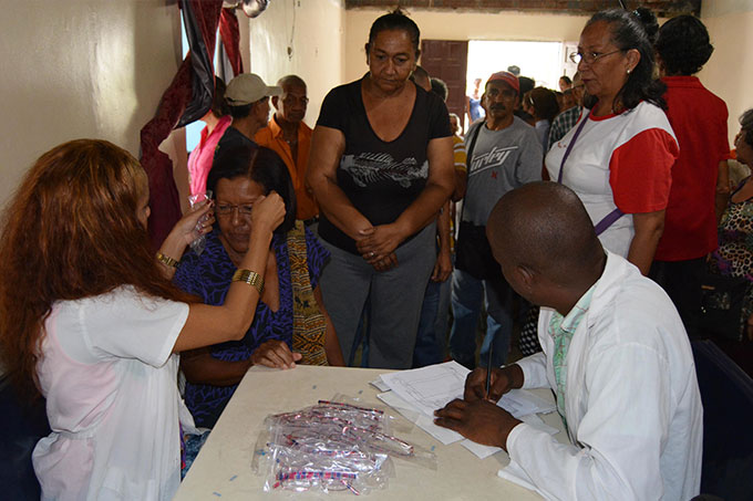 Realizaron operativo de entrega de lentes a los adultos mayores del municipio Libertados