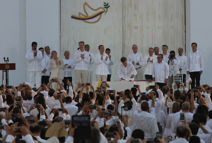 Firma del acuerdo de paz entre el gobierno de Colombia y la FARC
