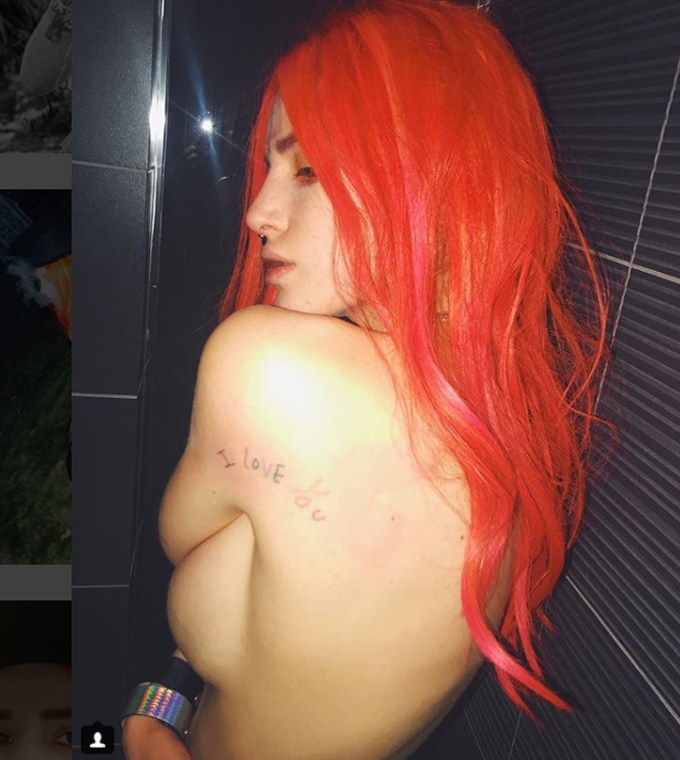 posó desnuda