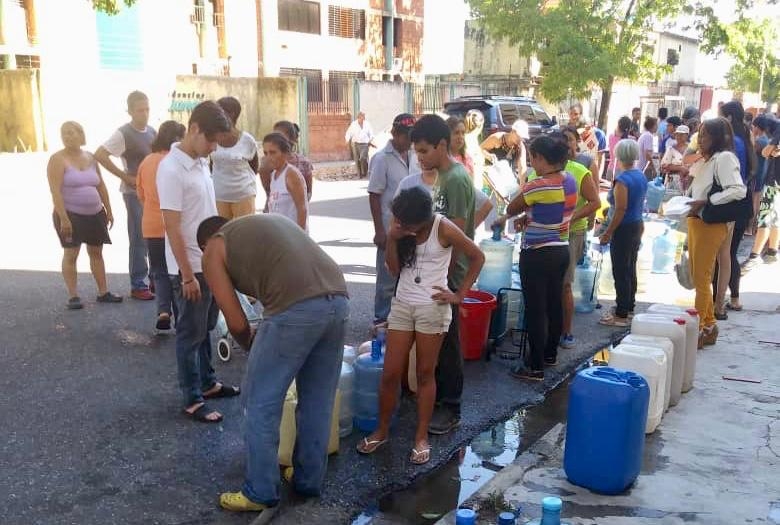 Alcaldía de Valencia despliega operativo de distribución de agua potable por cisterna