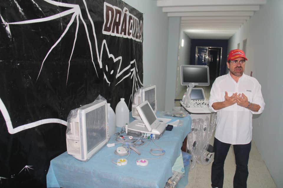 Lacava aprovechó esta visita al Hospital “Dr. Adolfo Prince Lara” para hacer entrega de un moderno y avanzado equipo a la Unidad de Perinatología