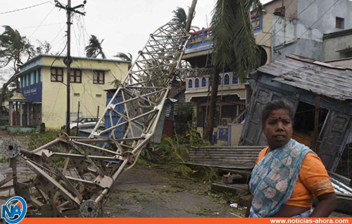ciclon evacuan personas india