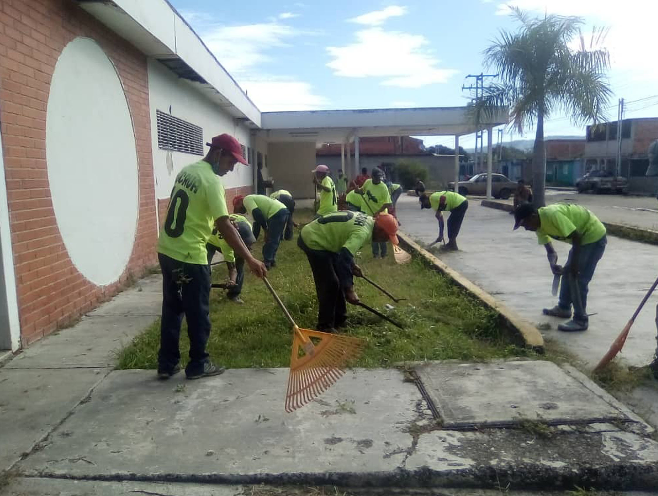 desmalezado en Carlos Arvelo
