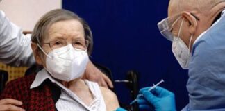 Grecia comienza a vacunar a los ancianos - Noticias Ahora