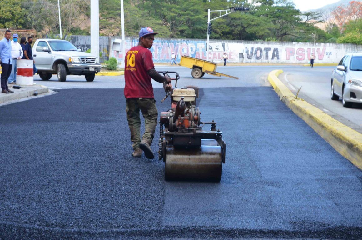 Alcalde de Naguanagua supervisó labores de bacheo - 2