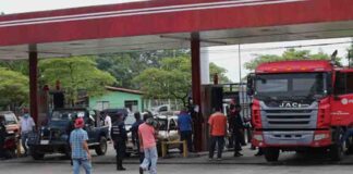 Detenidos funcionarios vinculados a mafias del combustible - NA