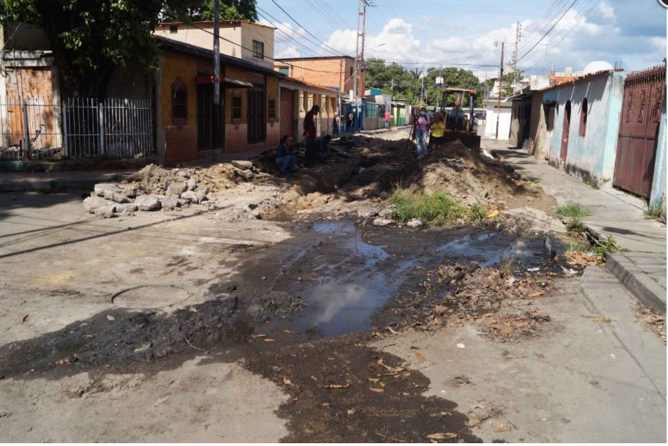 reparación de tubería de aguas en Samanes Triunfo - NA