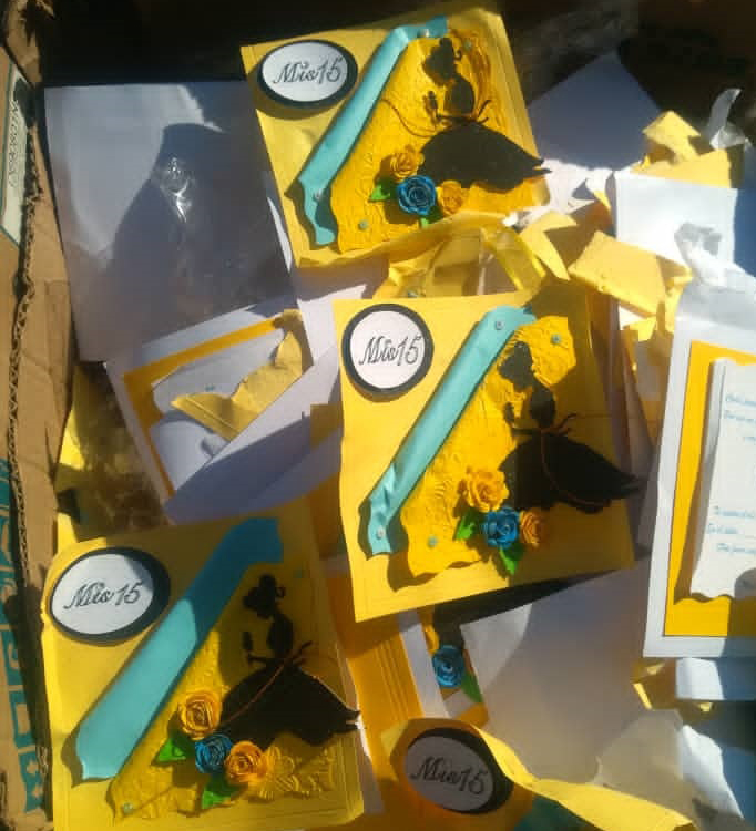 tarjetas de invitación con cocaína