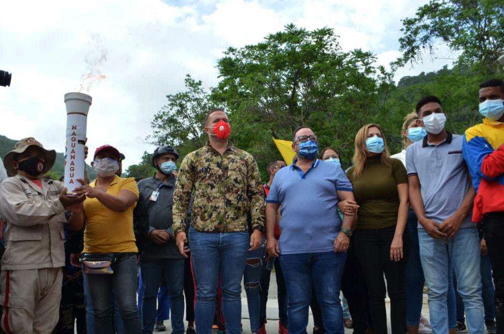 Alcalde Gutiérrez recibió la Antorcha Bicentenaria