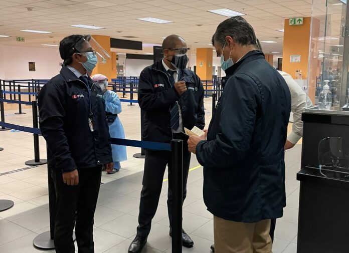 retenido Leopoldo López en Aeropuerto de Lima 