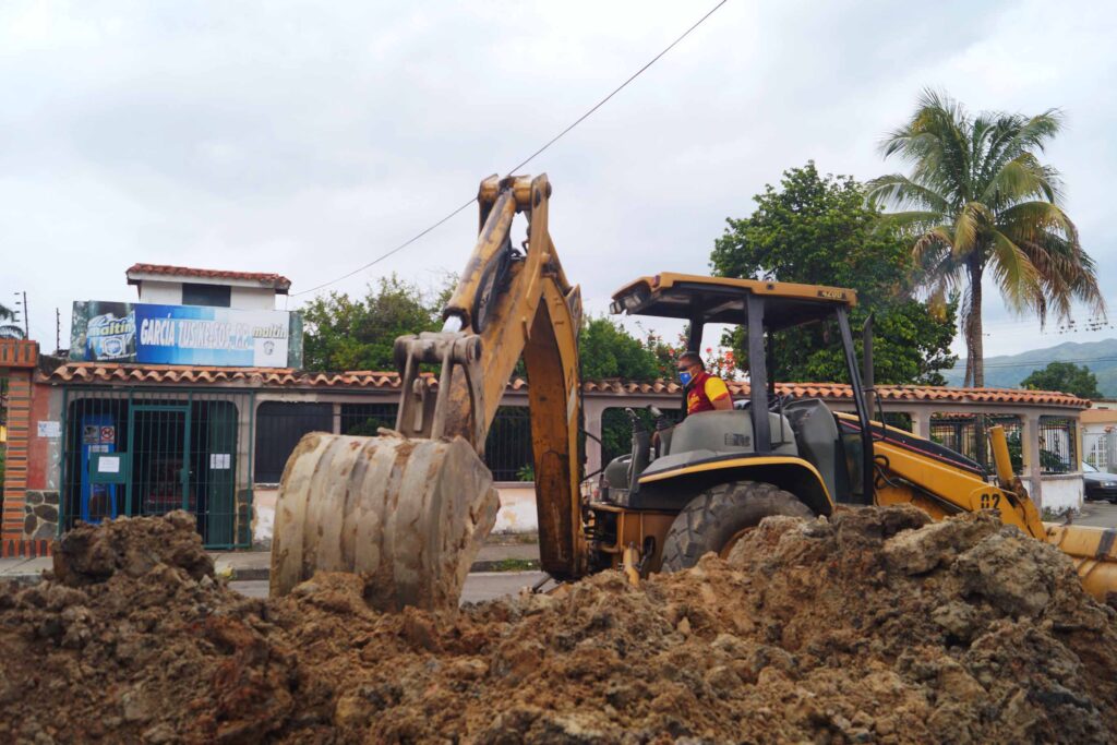 sustitución de tubería de aguas en La Campiña