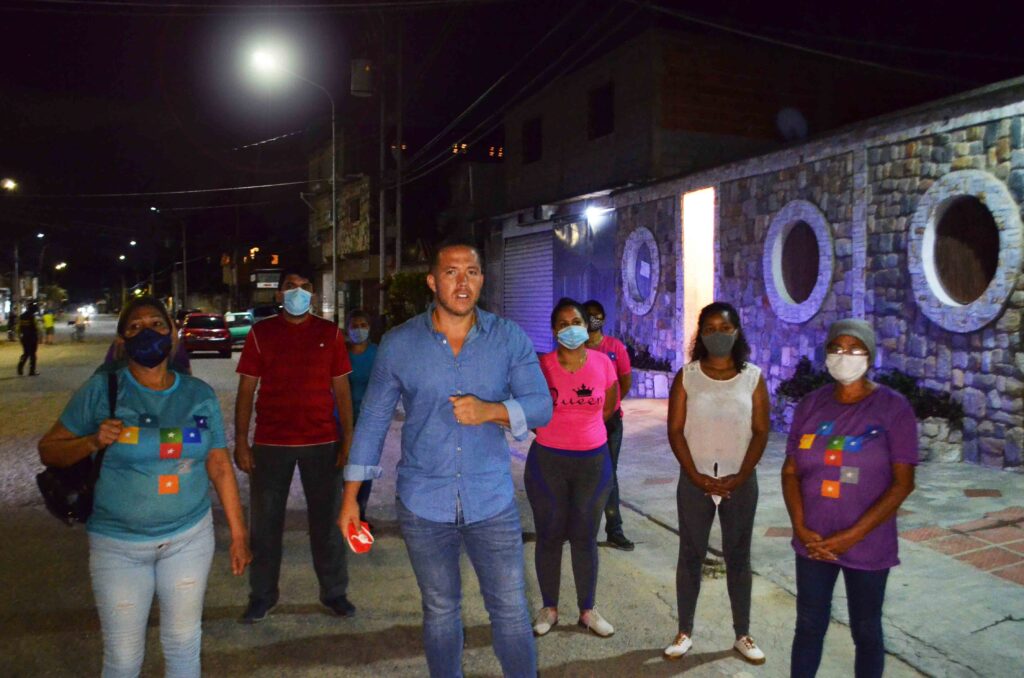 alumbrado en avenida Intercomunal Bárbula