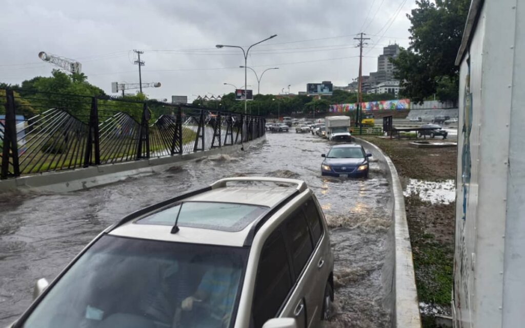Fuertes lluvias en Caracas y Miranda - 1