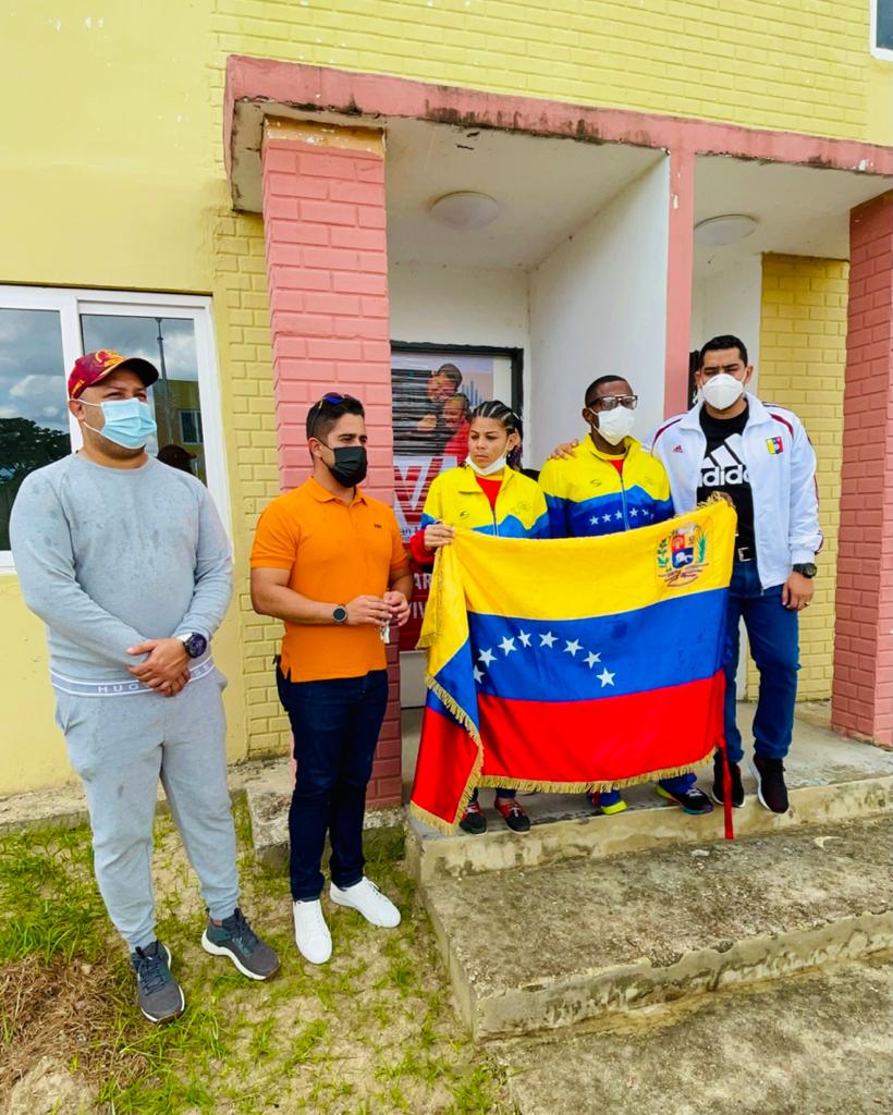 Gobierno entregó viviendas a deportistas de Carabobo