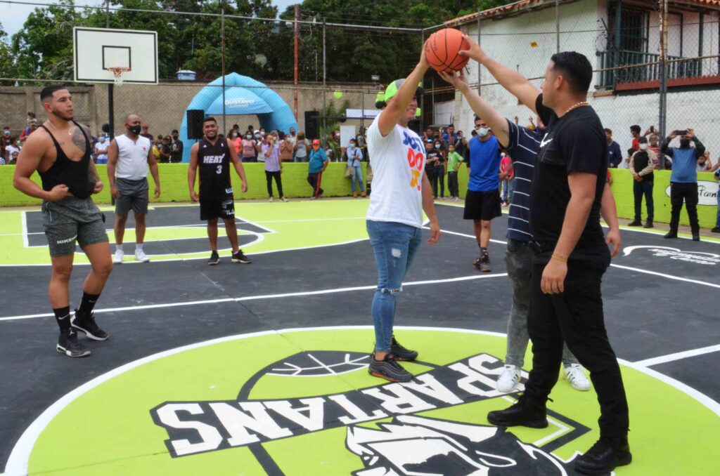 rehabilitaron cancha deportiva en Barrio Coromoto