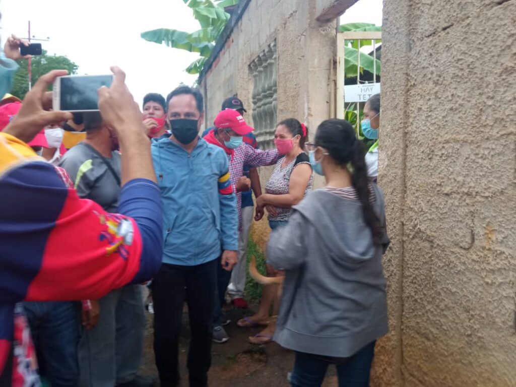 Vielma Mora realizó recorrido en Libertador (4)