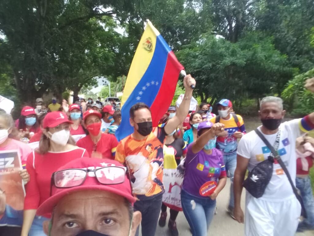 Vielma Mora realizó recorrido en Libertador (4)