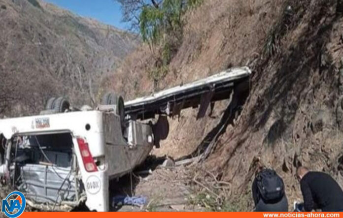 Caída de un autobús por un precipicio en Perú - NA