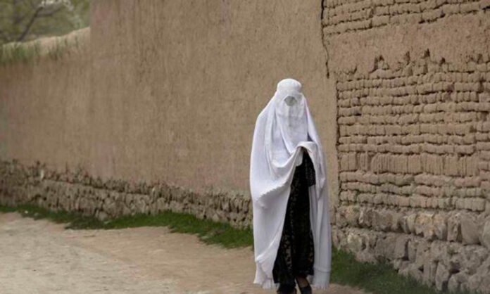 Talibanes asesinan a una mujer en Afganistán