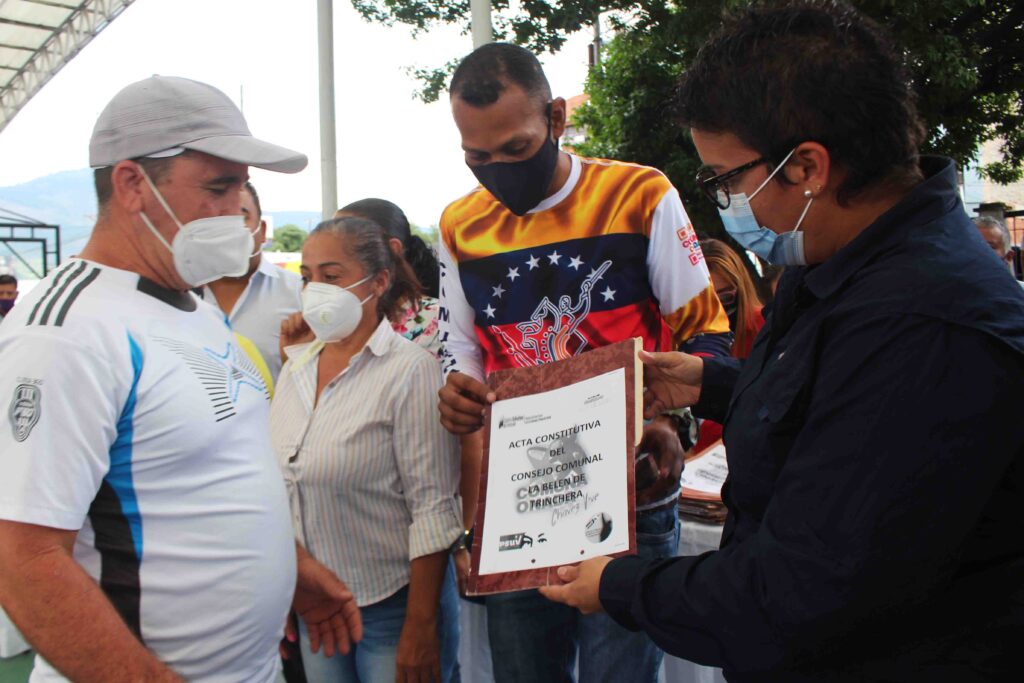Ana González entrega actas SITUR