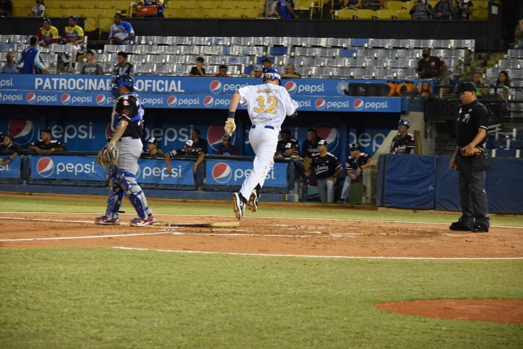 Magallanes se impuso a Tiburones
