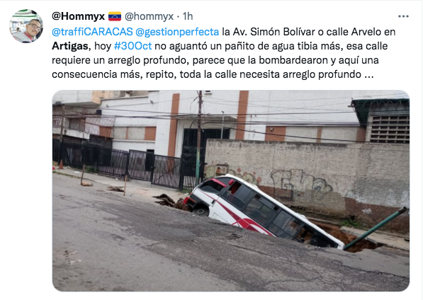 Mega hueco se tragó autobús - 2