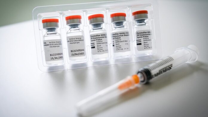 vacunas anticovid chinas requieren tres dosis