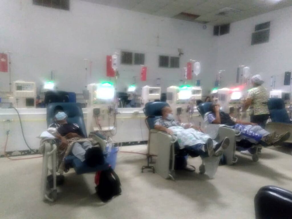 Disminuyen diálisis a pacientes