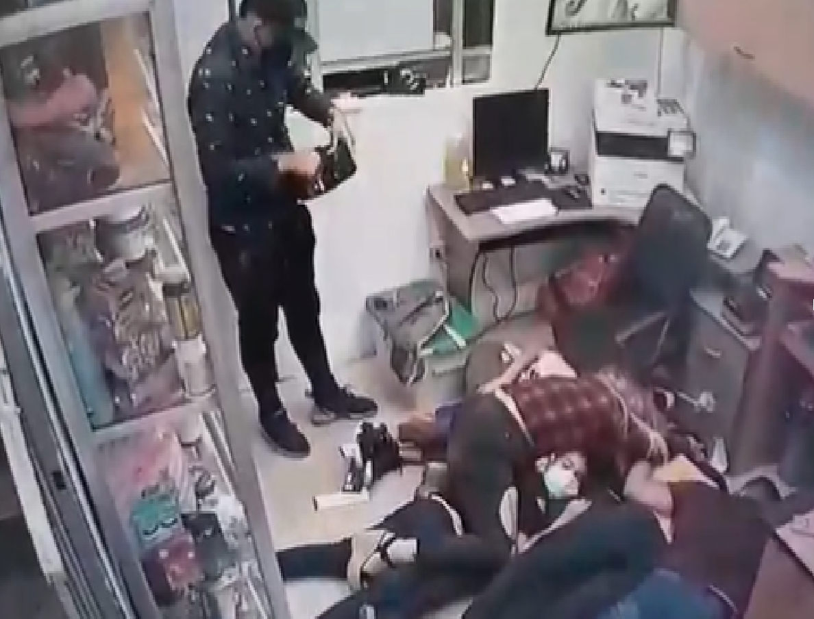 vestidos de CICPC atracaron dentro de un local2