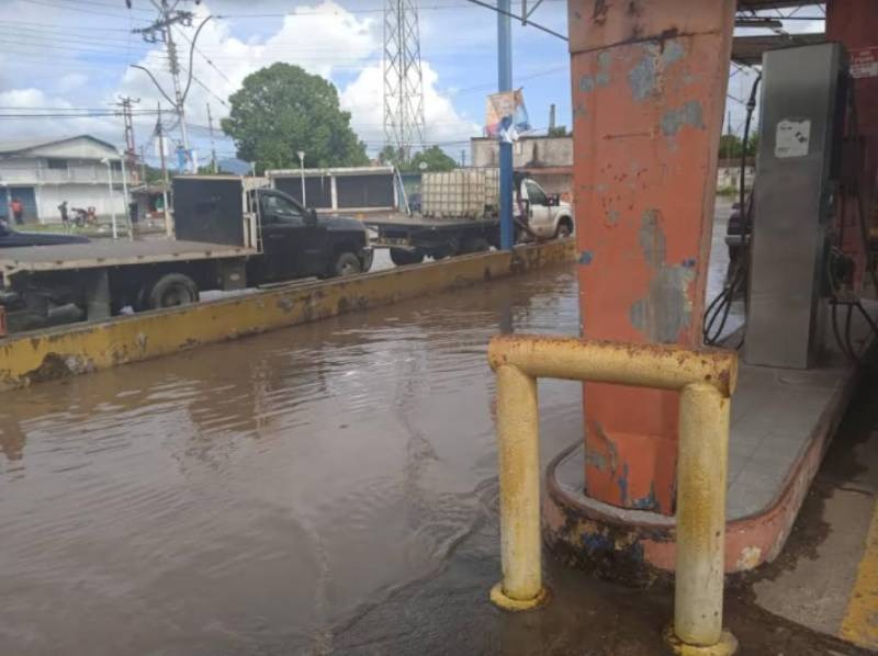 seis comunidades Caripito inundadas