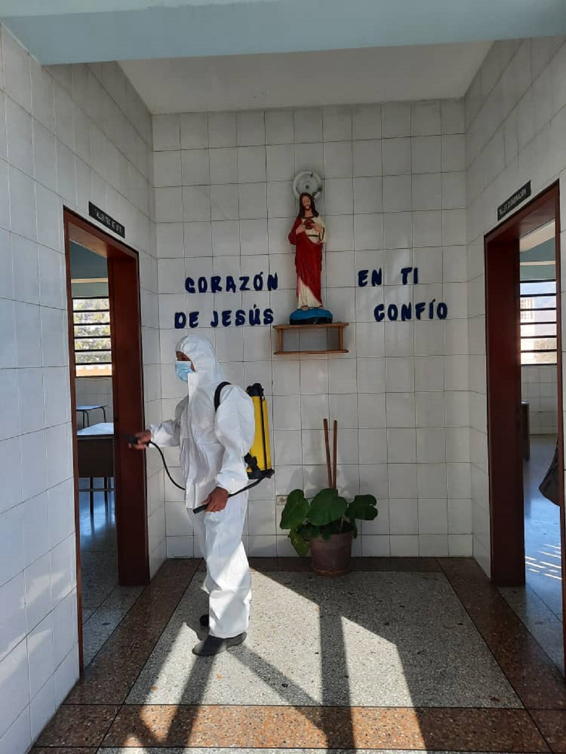 Desinfectan planteles educativos en Naguanagua - Desinfectan planteles educativos en Naguanagua