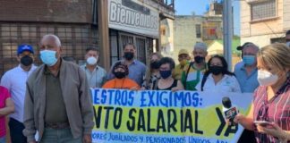Docentes protestan para exigir salarios dignos
