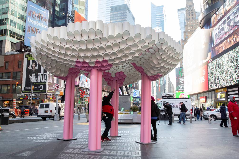 Times Square propone un amor de PVC
