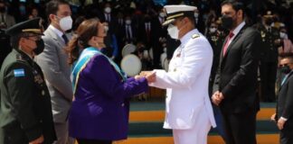 Xiomara Castro recibe bastón de mando - NA