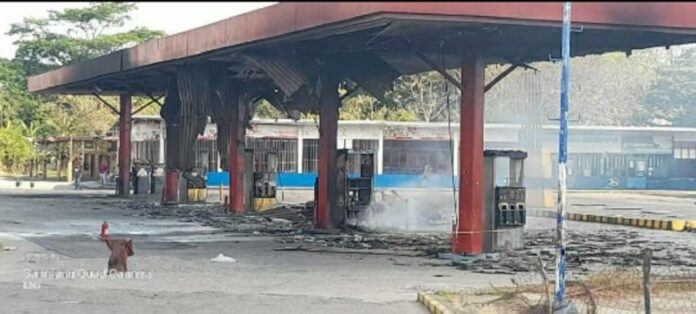incendio en la Estación de Servicio Los Llanos - incendio en la Estación de Servicio Los Llanos
