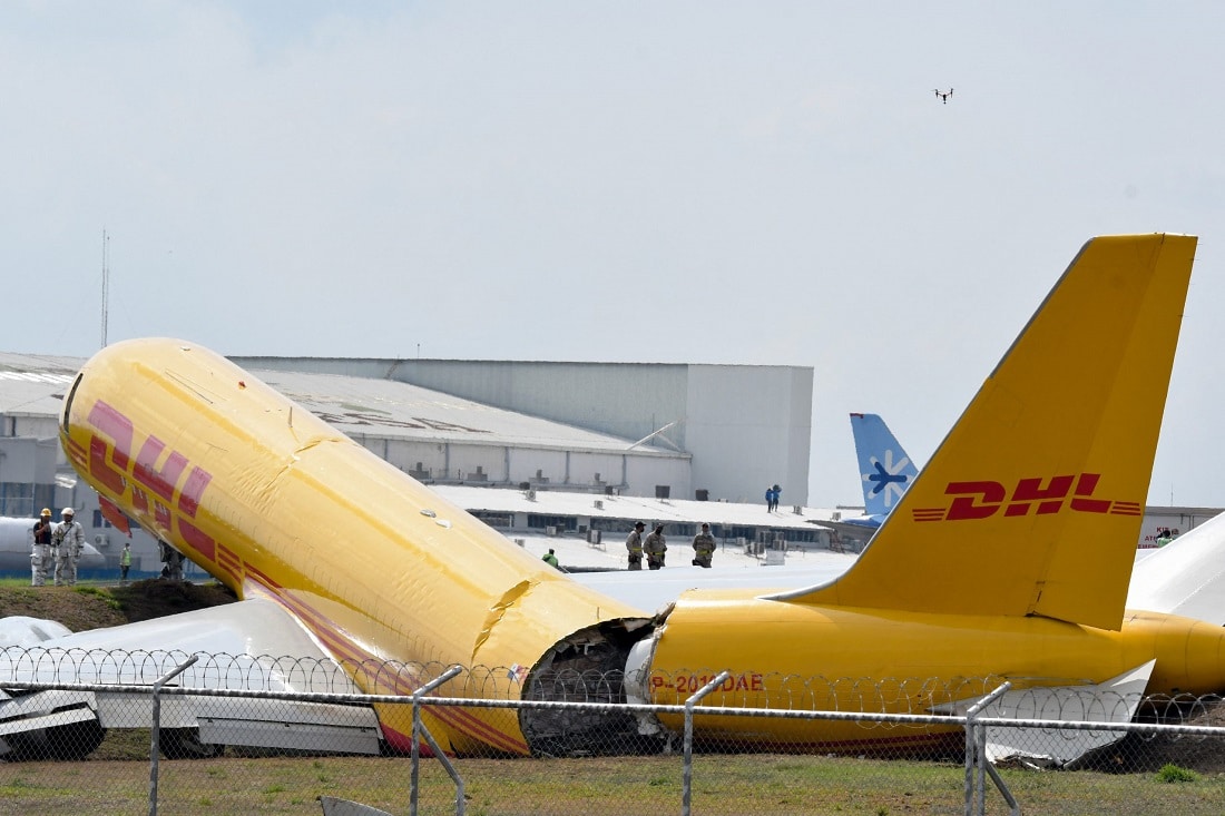 Avión de carga se parte en dos - Avión de carga se parte en dos