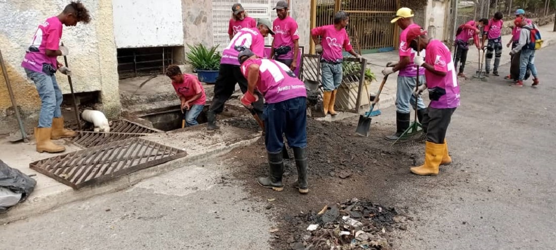 Naguanagua sustituyó rejillas de alcantarillas