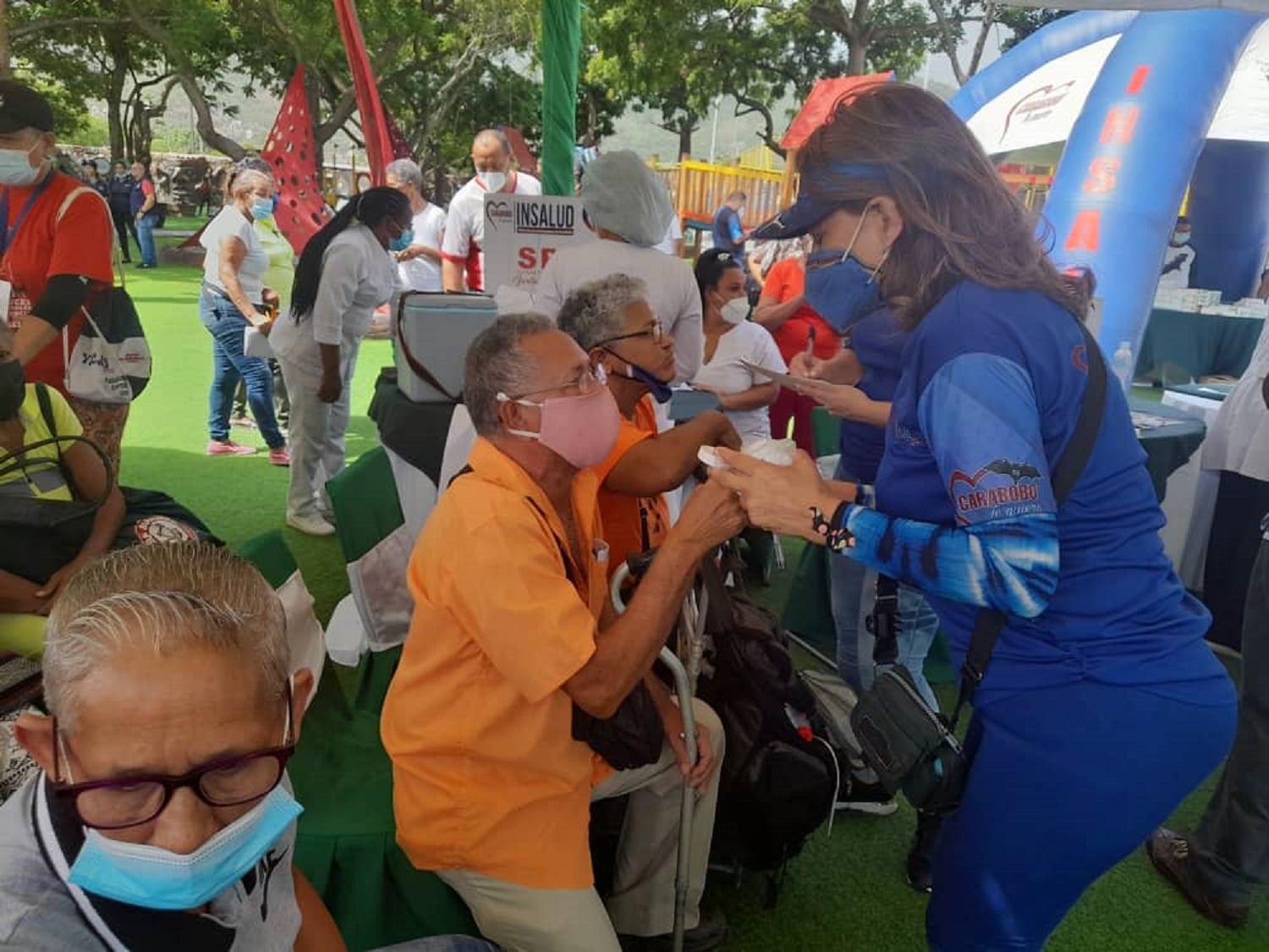 Gestión Lacava atendió 300 abuelos