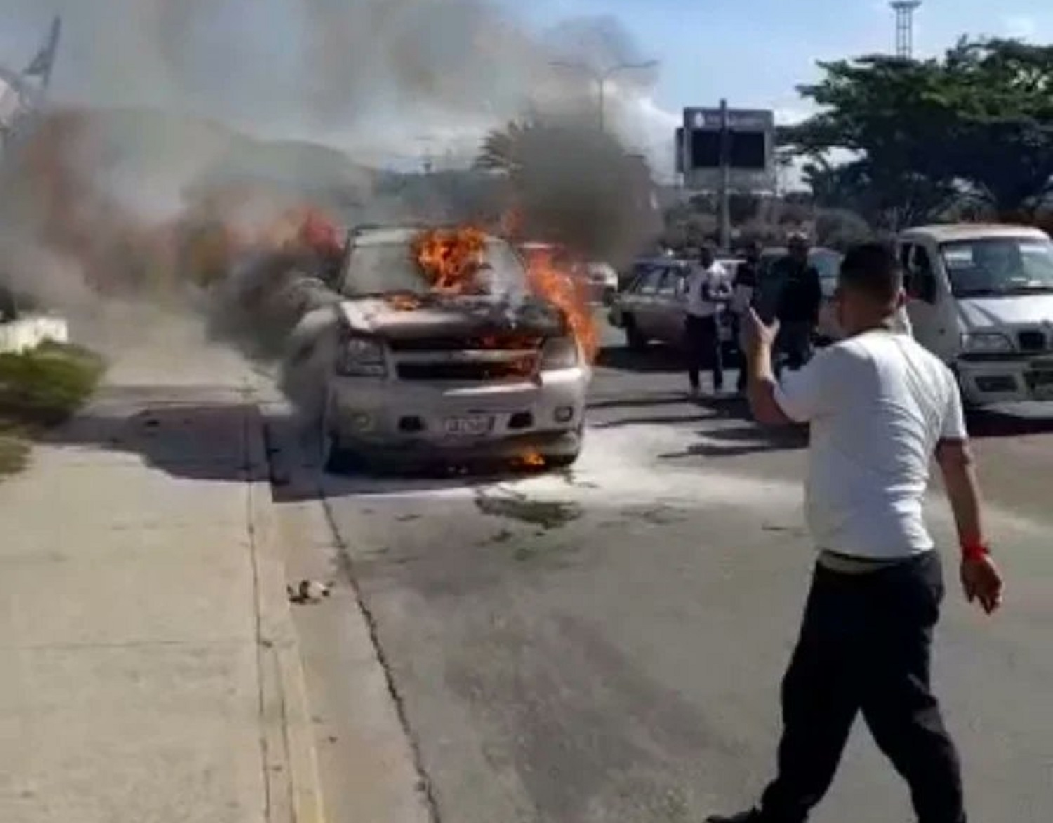 vehículos incendiado en Venezuela