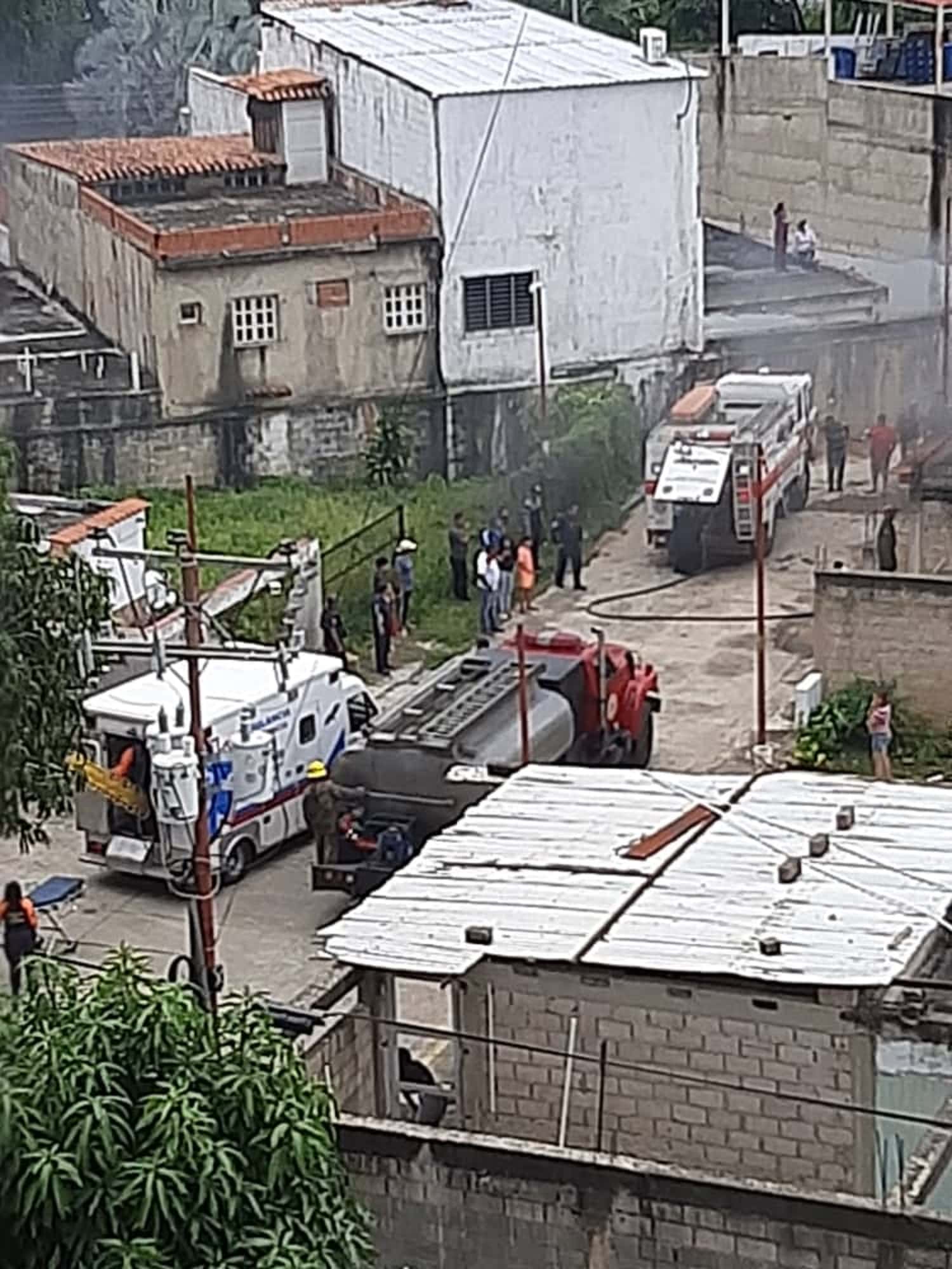 Hombre quemó arreglar carro