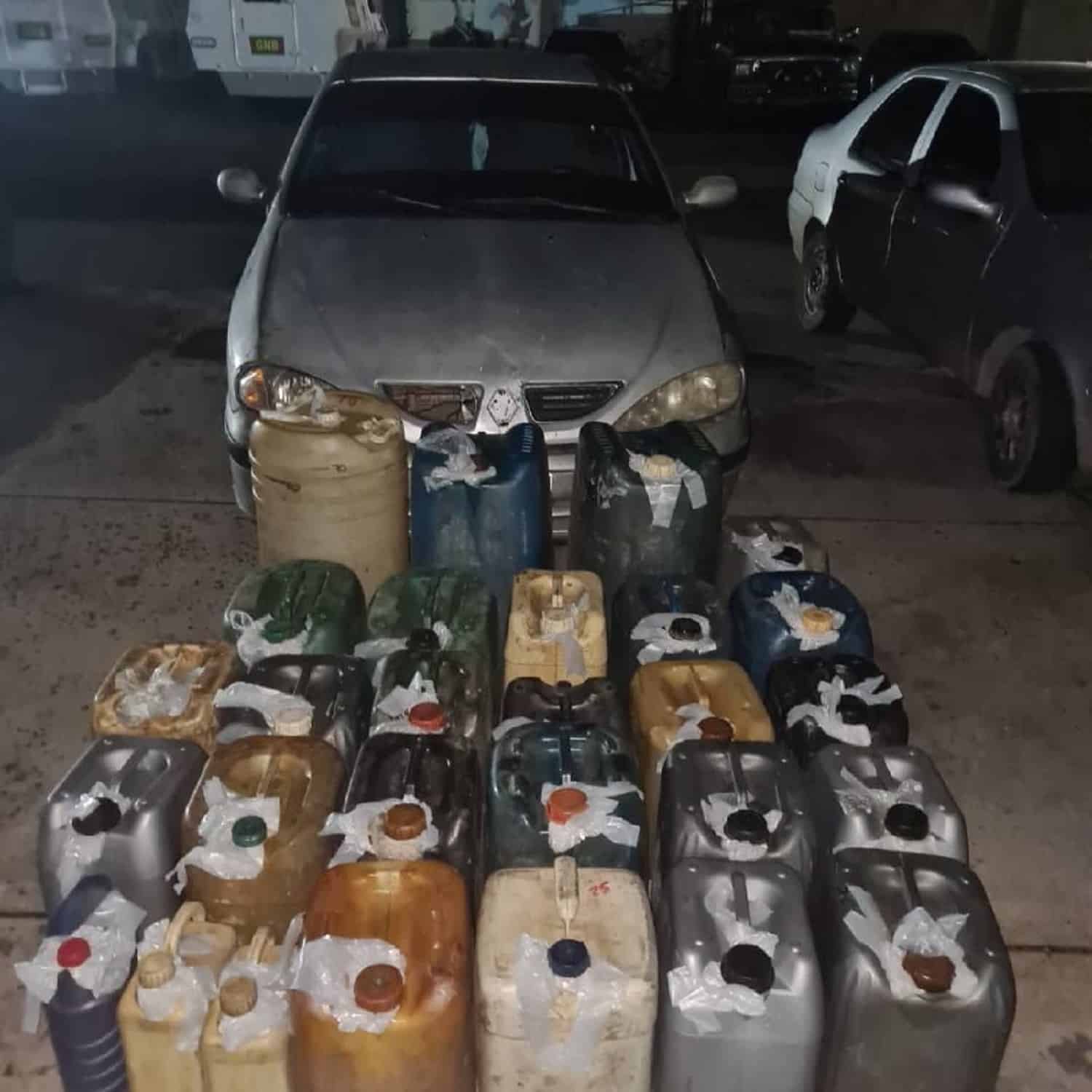 tres personas tráfico de combustible