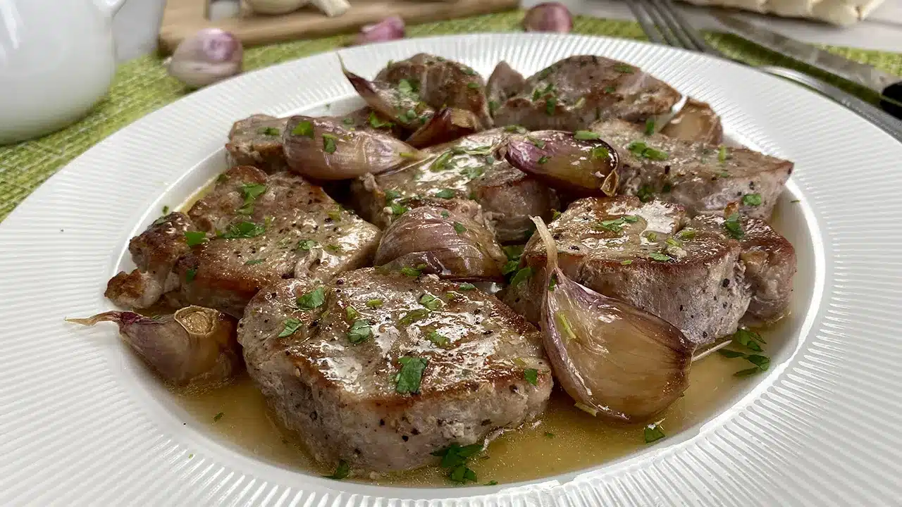 solomillo de cerdo al ajillo